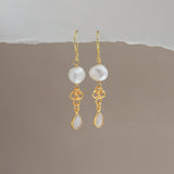 DELA EARRINGS IN MOONSTONE