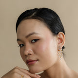 IGUAZU EARRINGS IN MOONSTONE AND OPLALITE