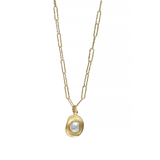 MEDALLION NECKLACE IN PEARL