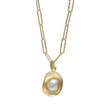 MEDALLION NECKLACE IN PEARL