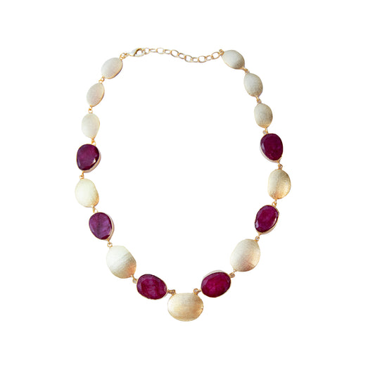 DAKO NECKLACE IN RASPBERRY